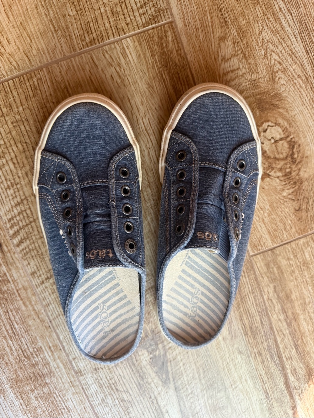 Taos EZ Soul blue wash canvas 7.5 M slip on sneakers mules arch support
